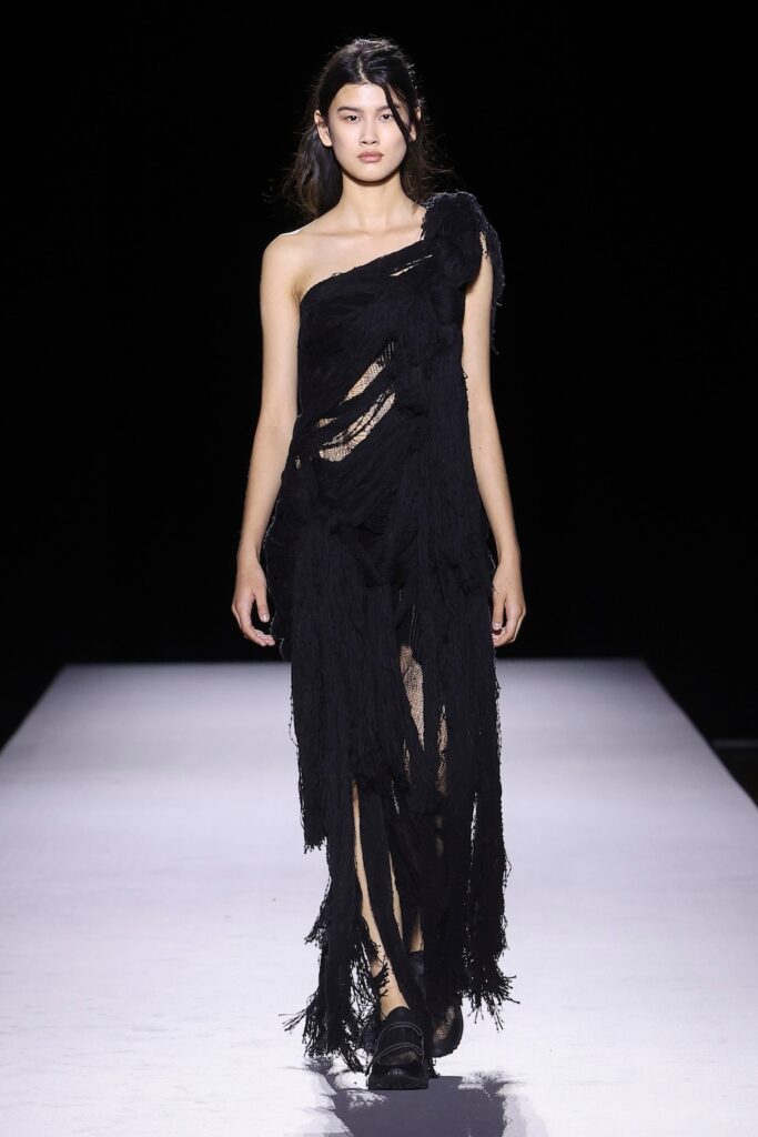 Yohji Yamamoto Spring/Summer 2027 runway look 033