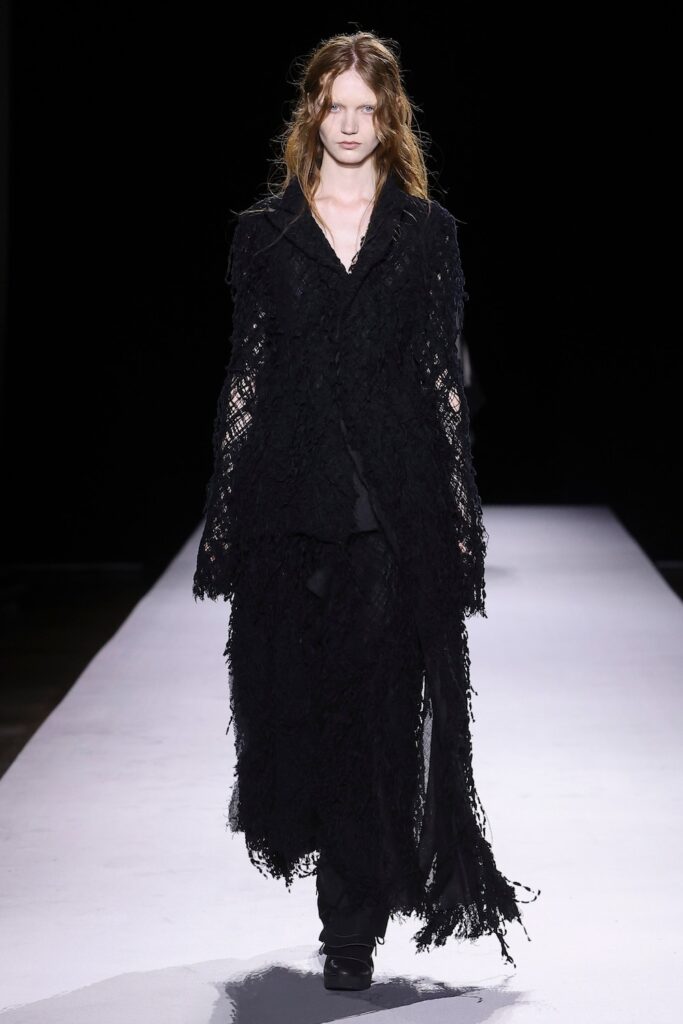 Yohji Yamamoto Spring/Summer 2027 runway look 035