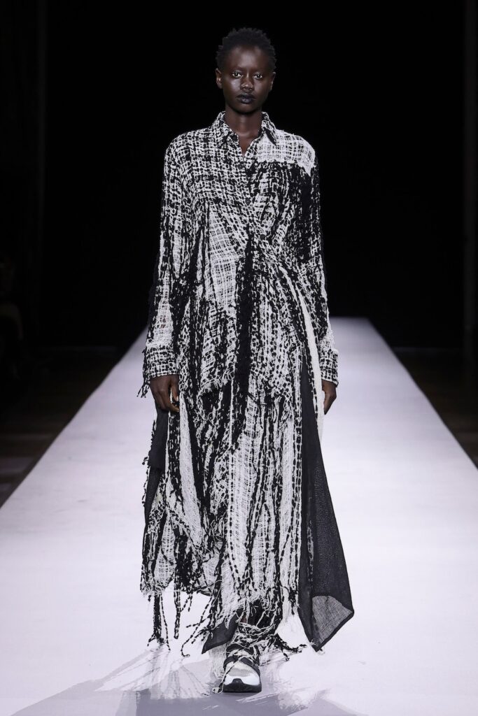 Yohji Yamamoto Spring/Summer 2027 runway look 037