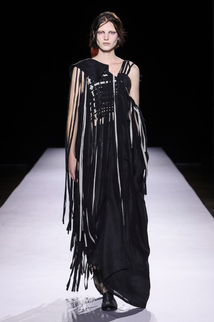 Yohji Yamamoto Spring/Summer 2027 runway look 039