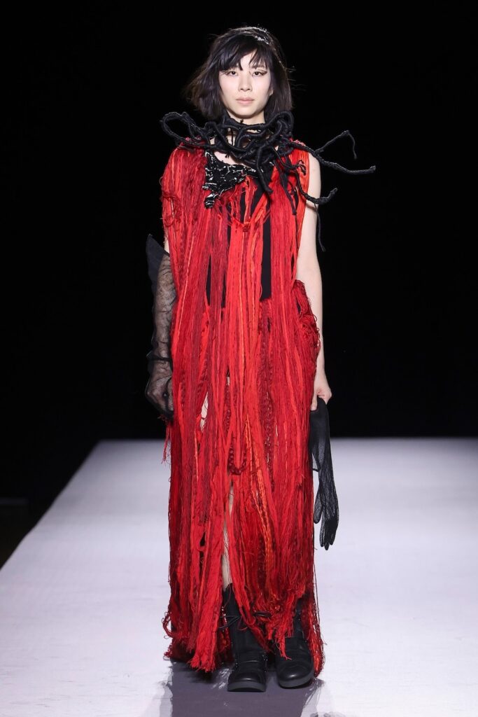 Yohji Yamamoto Spring/Summer 2027 runway look 042